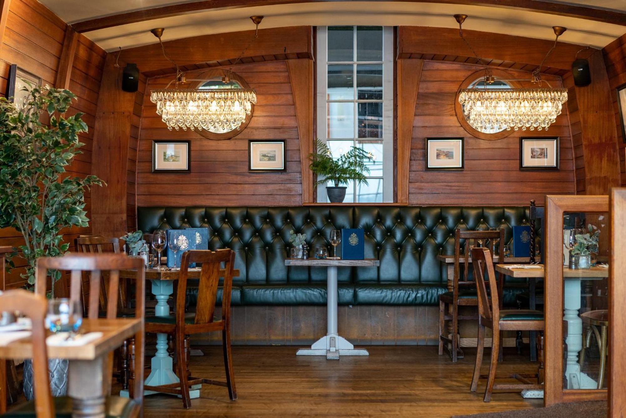 Old Court House Inn St Aubin ภายนอก รูปภาพ