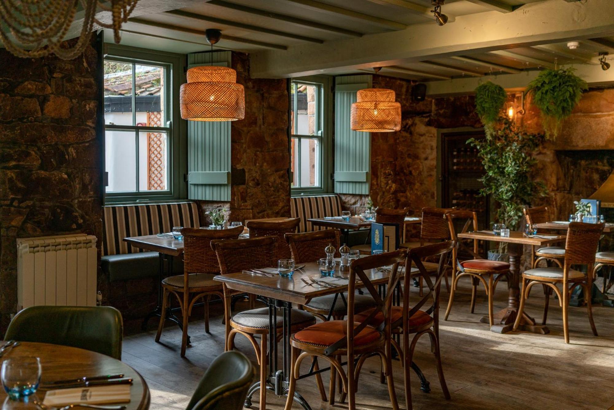 Old Court House Inn St Aubin ภายนอก รูปภาพ